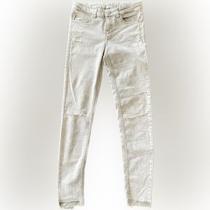 H&M Acid Washed Distressed Skinny Jean / Size: 6